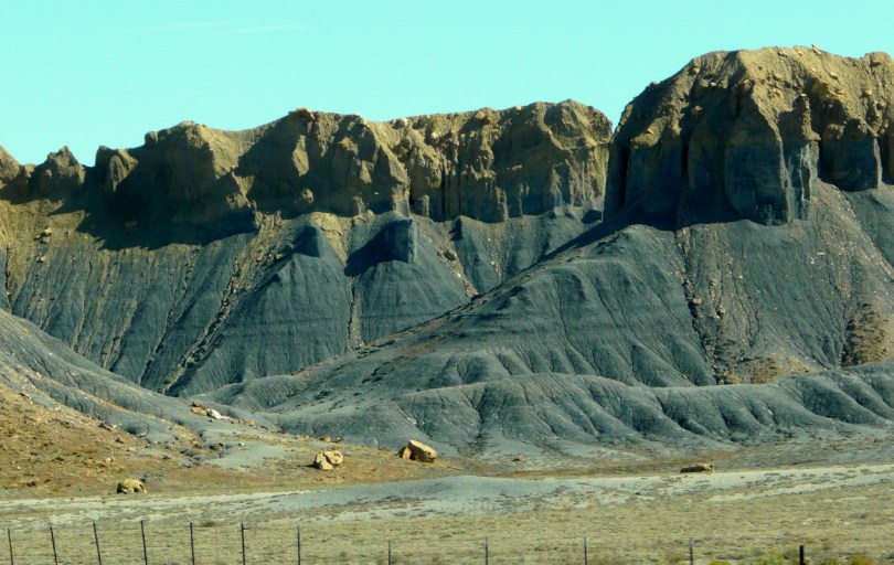 Black rock crumbling, Utah